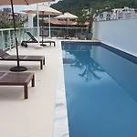 Apartamento em Ubatuba - Praia Grande com Wifi gratuito, rede de proteção e todo conforto que você merece